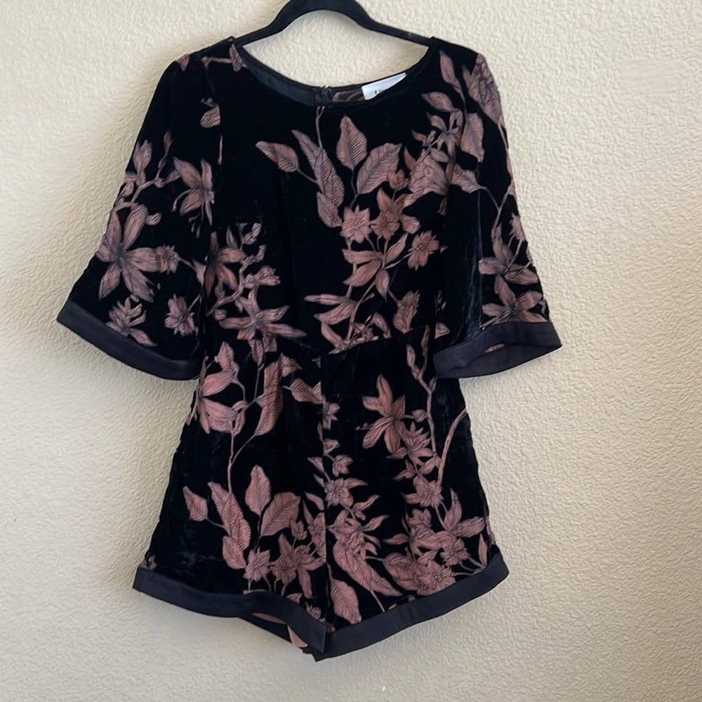 Line and Dot Women’s Size XS Black Burnout Velvet Floral Satin Trim Romper Chic